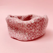 Load image into Gallery viewer, Fair Isle Snood. Pale pink and linen.