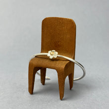 Load image into Gallery viewer, Silver bangle - Sunflower detail.