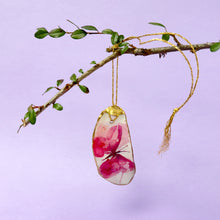Load image into Gallery viewer, Oyster shell wall hanging - Pink butterfly