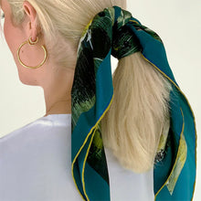 Load image into Gallery viewer, Silk neck scarf- Daisy