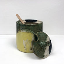Load image into Gallery viewer, Ceramic lidded pot