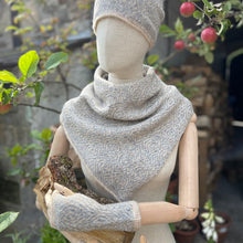 Load image into Gallery viewer, Triangular snood - 2