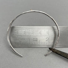 Load image into Gallery viewer, Open silver bangle - gold dot