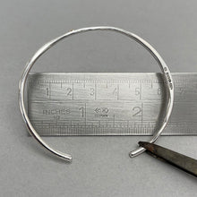 Load image into Gallery viewer, Open silver bangle - gold heart