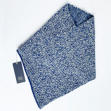 Load image into Gallery viewer, Triangular snood - 10