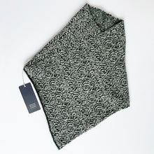 Load image into Gallery viewer, Triangular snood - 1
