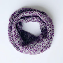 Load image into Gallery viewer, Triangular snood - 3