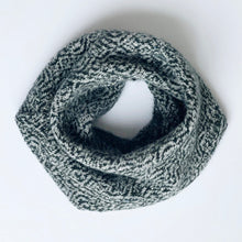 Load image into Gallery viewer, Triangular snood - 6
