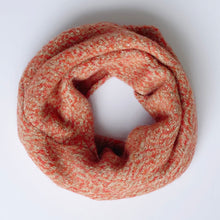 Load image into Gallery viewer, Triangular snood - 14