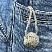 Load image into Gallery viewer, Paracord keyring - 2