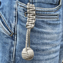 Load image into Gallery viewer, Paracord keyring - 8
