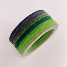 Load image into Gallery viewer, Felt disk bangle - green