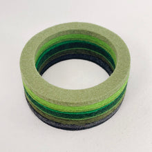 Load image into Gallery viewer, Felt disk bangle - green