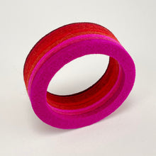 Load image into Gallery viewer, Felt disk bangle - red