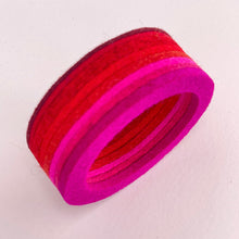 Load image into Gallery viewer, Felt disk bangle - red