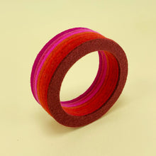 Load image into Gallery viewer, Felt disk bangle - red