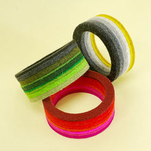 Load image into Gallery viewer, Felt disk bangle - red