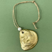 Load image into Gallery viewer, Oyster shell wall hanging - goose