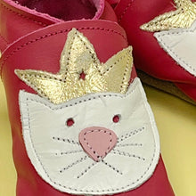 Load image into Gallery viewer, Baby Shoes - cat with crown