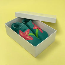 Load image into Gallery viewer, Baby Shoes - jade with pink flower