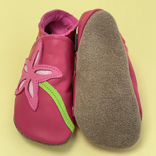 Load image into Gallery viewer, Baby Shoes - Pink flower