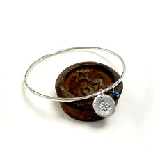 Load image into Gallery viewer, Silver hammered bangle - flower