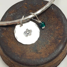 Load image into Gallery viewer, Silver hammered bangle - star