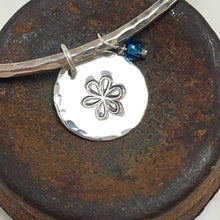 Load image into Gallery viewer, Silver hammered bangle - flower