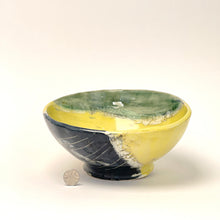 Load image into Gallery viewer, Ceramic decorative bowl
