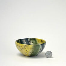 Load image into Gallery viewer, Ceramic decorative dish