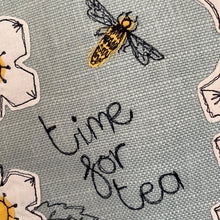 Load image into Gallery viewer, Tea Cosy - flowers