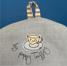 Load image into Gallery viewer, Tea Cosy - flowers