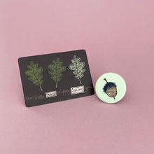 Load image into Gallery viewer, Appliqué badge - acorn