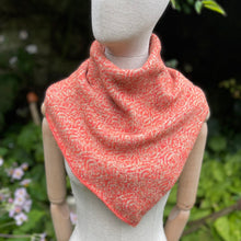 Load image into Gallery viewer, Triangular snood - 14