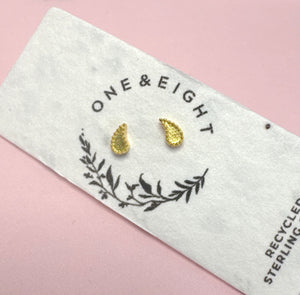 Teardrop stud earrings