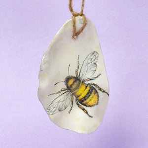 Oyster shell hanging - Bumblebee