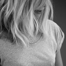 Load image into Gallery viewer, Silver hoop necklace
