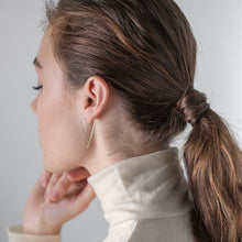 Load image into Gallery viewer, Crossover earrings
