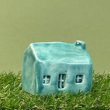 Load image into Gallery viewer, Ceramic cottage 5

