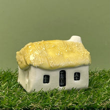 Load image into Gallery viewer, Ceramic cottage thatched 8
