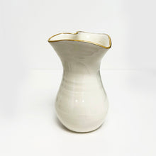 Load image into Gallery viewer, Heart shaped bud vase - wide
