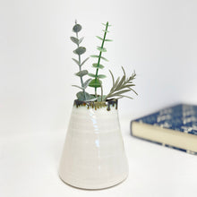 Load image into Gallery viewer, Heart shaped bud vase - large
