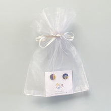 Load image into Gallery viewer, Glass and gold stud earrings - indigo
