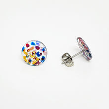 Load image into Gallery viewer, Glass and gold stud earrings - multi
