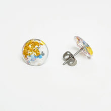 Load image into Gallery viewer, Glass and gold stud earrings - pastel

