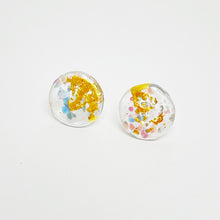 Load image into Gallery viewer, Glass and gold stud earrings - pastel
