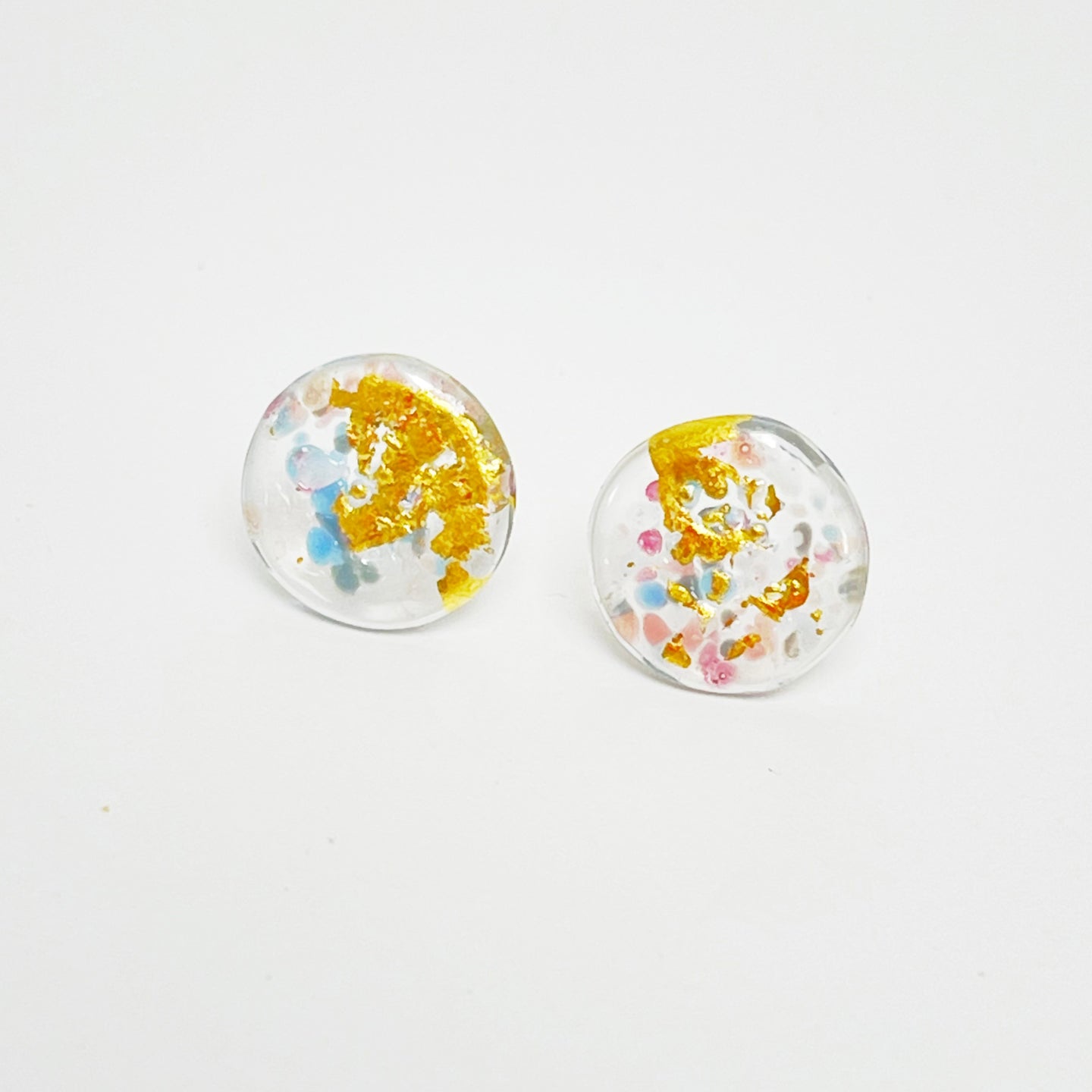 Glass and gold stud earrings - pastel