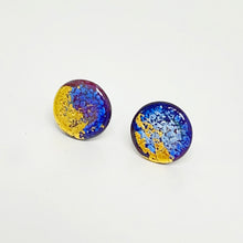 Load image into Gallery viewer, Glass and gold stud earrings - indigo

