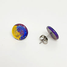 Load image into Gallery viewer, Glass and gold stud earrings - indigo
