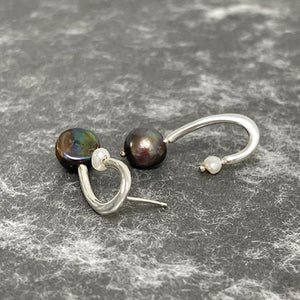 Silver & pearl stud earrings - curve